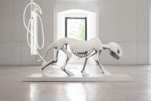 Flaka Haliti, Whose Bones?, 2022, socha © Flaka Haliti