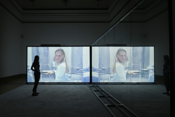 Dorota Gawęda & Eglė Kulbokaitė, Z oka vypadlá 1, 2025 © Galerie Rudolfinum, foto Ondřej Polák