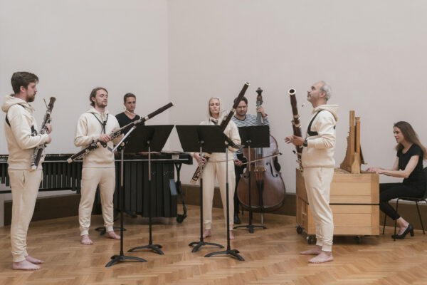Premiéra skladby Music for VOID Martina Petráka, napsané pro výstavu Jiří Příhoda VOID, v podání členů The Affogato & Friends. © Galerie Rudolfinum, foto: Libor Galia