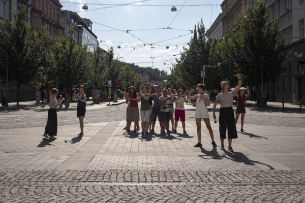 Performativní akce Maji Štefančíkové © Archiv umělkyně, foto Eva Rybářová