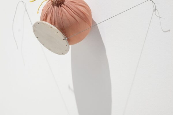 Kateřina Vincourová, Bez názvu, 2010–⁠⁠⁠⁠⁠⁠2011 (textil, dřevo, polystyren / 18 x 14 x 14 cm) © archiv umělkyně